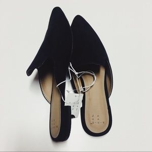 NWT black slip on mules flats size 8.5 pointed toe